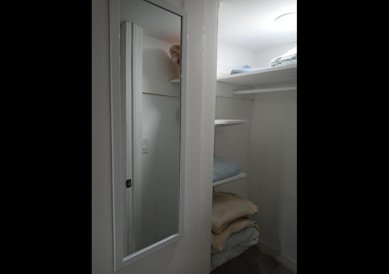 Апартаменти "Cozy Basement Retreat Just 40 Minutes To Nyc!" Ірвінґтон Екстер'єр фото